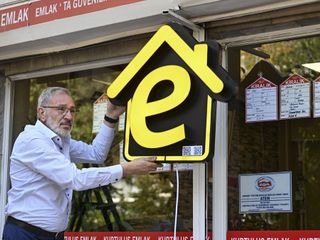 Yetkili emlak ofislerine 'e' tabelalar asılıyor
