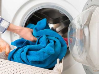 30 yıllık servis ustası açıkladı: Bu eşyaları asla çamaşır makinesine atmayın!