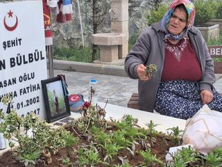 Eren Bülbül'ün annesi Ayşe Bülbül: Silahlarını teslim etsinler, terör bitsin