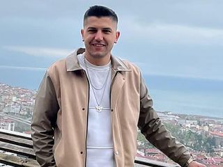 Erzurum’da otomobil refüje çarpıp takla attı: Uzman çavuş yaşamını yitirdi