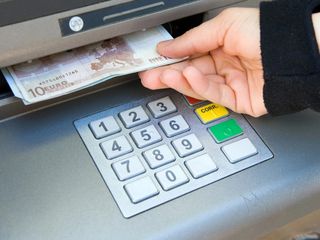 Yunanistan’da uygulamaya alındı: ATM’den para çekerken ücret alınması yasaklandı!