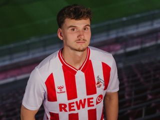 Köln, Middlesbrough'dan Rav van den Berg'i renklerine bağladı
