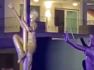 Güney Kıbrıs Rum Kesimi, Türk bayrağını indirmeye çalışan Solomou’nun heykelini yaptı
