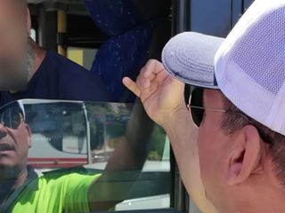 Adana'da trafikte cep telefonuyla konuşurken yakalandı: Kızımla konuşuyorum suç mu?
