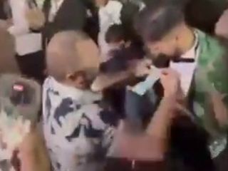 Bursa'daki düğünde şaşırtan görüntü: Damada 400 bin liralık çek taktı