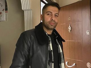 İstanbul'da aracın sıkıştırdığı motosiklet bariyerlere saplandı: Sürücü öldü