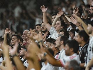 Beşiktaş tribünlerinden takıma tepki!