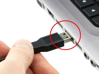 USB fişlerindeki kare deliklerin amacı buymuş