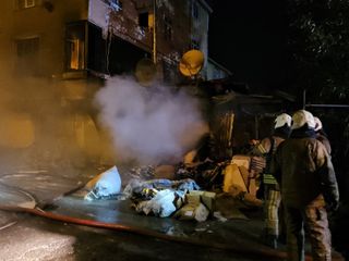 İstanbul'da çorap üretim atölyesi alevlere teslim oldu