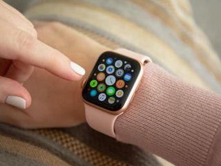 Apple Watch artık kan oksijen seviyelerini tekrar ölçebiliyor