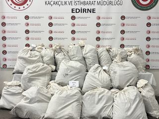 Edirne Kapıkule Sınır Kapısı'nda iki operasyonla 245,9 kilo uyuşturucu ele geçirildi