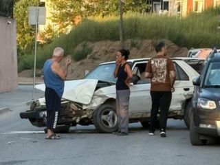 Sakarya'da karı-koca kavgası: Cipiyle eşinin otomobiline çarpıp hurdaya çevirdi