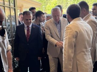 Cumhurbaşkanı Erdoğan'ın yazlık takım elbisesi gündem oldu