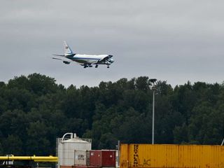 Trump, Putin ile görüşme yapacağı Alaska'ya ulaştı