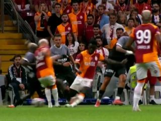 Fatih Karagümrük, Galatasaray karşısında 10 kişi kaldı
