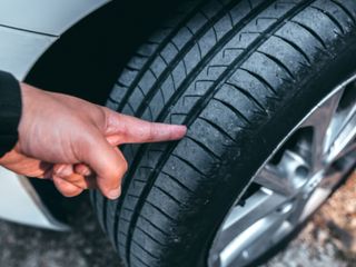 Araç sahipleri dikkat! Tekerleri kontrol edin: Bu işaret ömrünün bittiğini gösteriyor