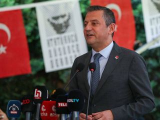 Özgür Özel'in belediye başkanlarını ADD'ye emir eri yaptığı video gündemde