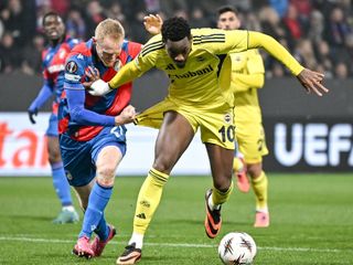 Viktoria Plzen-Fenerbahçe maçı, Çekya'da manşetlerde: Hakem Türkleri çileden çıkardı