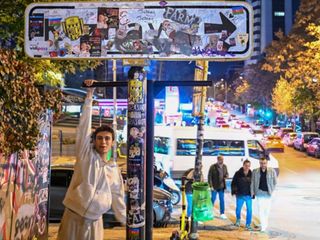 Su sıkıntısı yaşanan Ankara'da, Kızılay tabelasında fotoğraf çekimi için demir eklendi