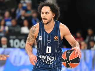 Anadolu Efes, Olimpia Milano'ya kaybetti