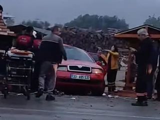 İzmir'de feci kazada 2 kişi öldü, 4 kişi yaralandı