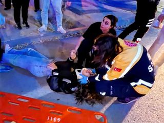 Aksaray'da kamyonetin çarptığı kadın kendi acısını unutup annesini düşündü