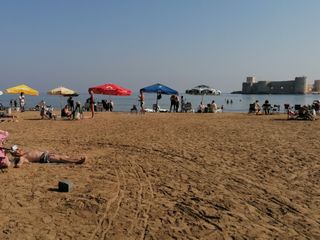 Mersin'de Kızkalesi sahili yaz aylarını aratmıyor