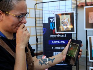 Antalya'da İranlı ressam, 150'ye yakın eserinin kaybolduğunu iddia etti