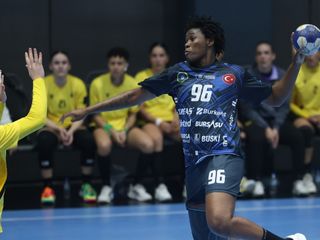 Bursa Büyükşehir Belediyespor, AEK'i devirdi