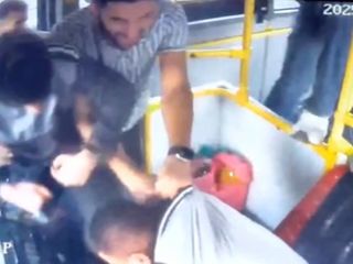 Gaziantep'te yaşlı yolcuyla tartıştığı iddia edilen halk otobüsü şoförü feci şekilde darbedildi