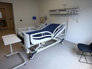 Almanya’da bir şahıs hastanede aynı odada kaldığı hastanın solunum cihazını söktü