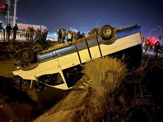 Mersin'de yolcu minibüsü ile otomobil çarpıştı: 10 yaralı