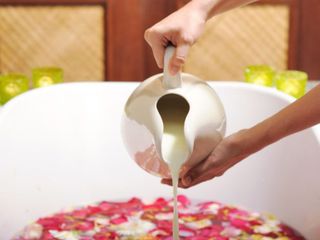 Kralları etkileyen yöntem: Kleopatra bakın nasıl yıkanıyordu...