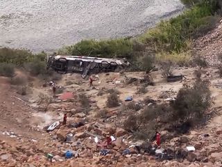 Peru’da yolcu otobüsü uçuruma yuvarlandı: 37 ölü