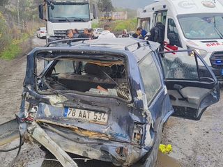 Karabük'te beton mikseri ile otomobil çarpıştı: 5 yaralı