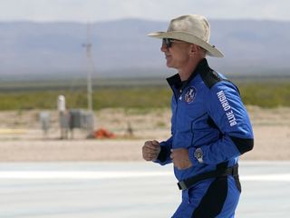 Jeff Bezos: Tüm veri merkezlerini ve fabrikaları Ay'a taşımalıyız