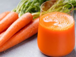 Retinol meyve suyu: 1 bardak için, gençleşin...