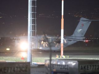 Şehitlerin naaşlarını taşıyan uçak Ankara'ya ulaştı