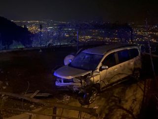 Osmaniye’de araç, evin çatısına düştü: 4 yaralı