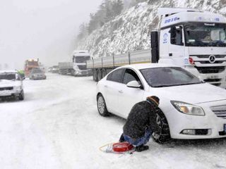 Direksiyona geçmeden iki kere düşünün: İşte karlı yollarda dikkat etmeniz gerekenler