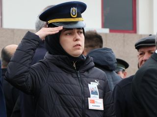 Samsun'da şehit ağabeyinin cenazesini, asker selamıyla karşıladı