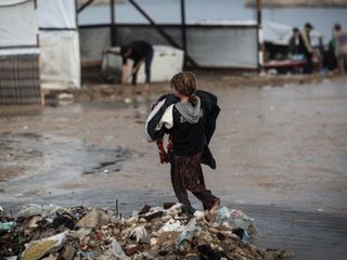 Gazze'de Filistinlilerin kaldığı çadırları su bastı