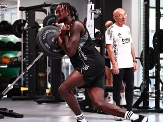 Beşiktaş günün ilk çalışmasını salonda yaptı