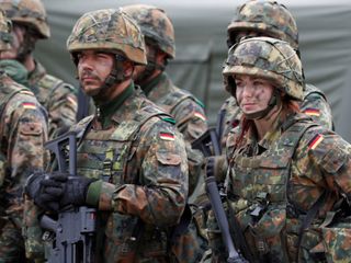 Almanya’da yeni model: Önce gönüllü yetmezse zorunlu askerlik