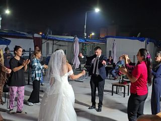 Hatay'daki depremde enkazdan kurtarılan Recep, konteyner kentte dünya evine girdi