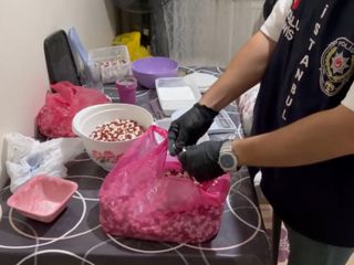 İstanbul'da eşi uyuşturucu satışından tutuklanan kadın, aynı suçtan tutuklandı