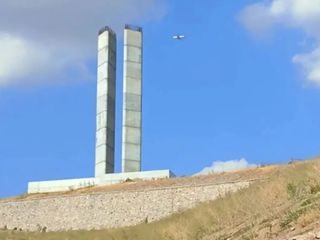 ABB'nin ihale skandalı: Anıt için iki direğe 2.2 milyar TL harcandı