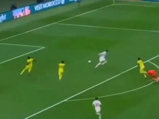 Bu kez kaçırdığı golle gündem oldu: Fenerbahçe'nin yıldızı Youssef En-Nesyri'nin şanssız anı