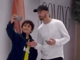 Vaclav Cerny, Fenerbahçe armasını eliyle kapattı