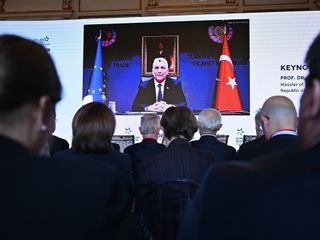 AB Komisyonu: Türkiye ekonomisi dirençli kalmaya devam edecek